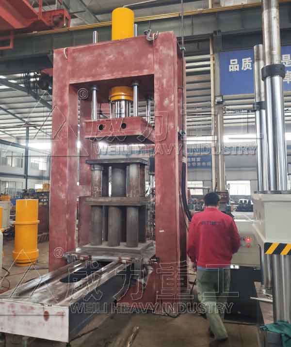 315噸框架式龍門(mén)壓裝液壓機(jī)
